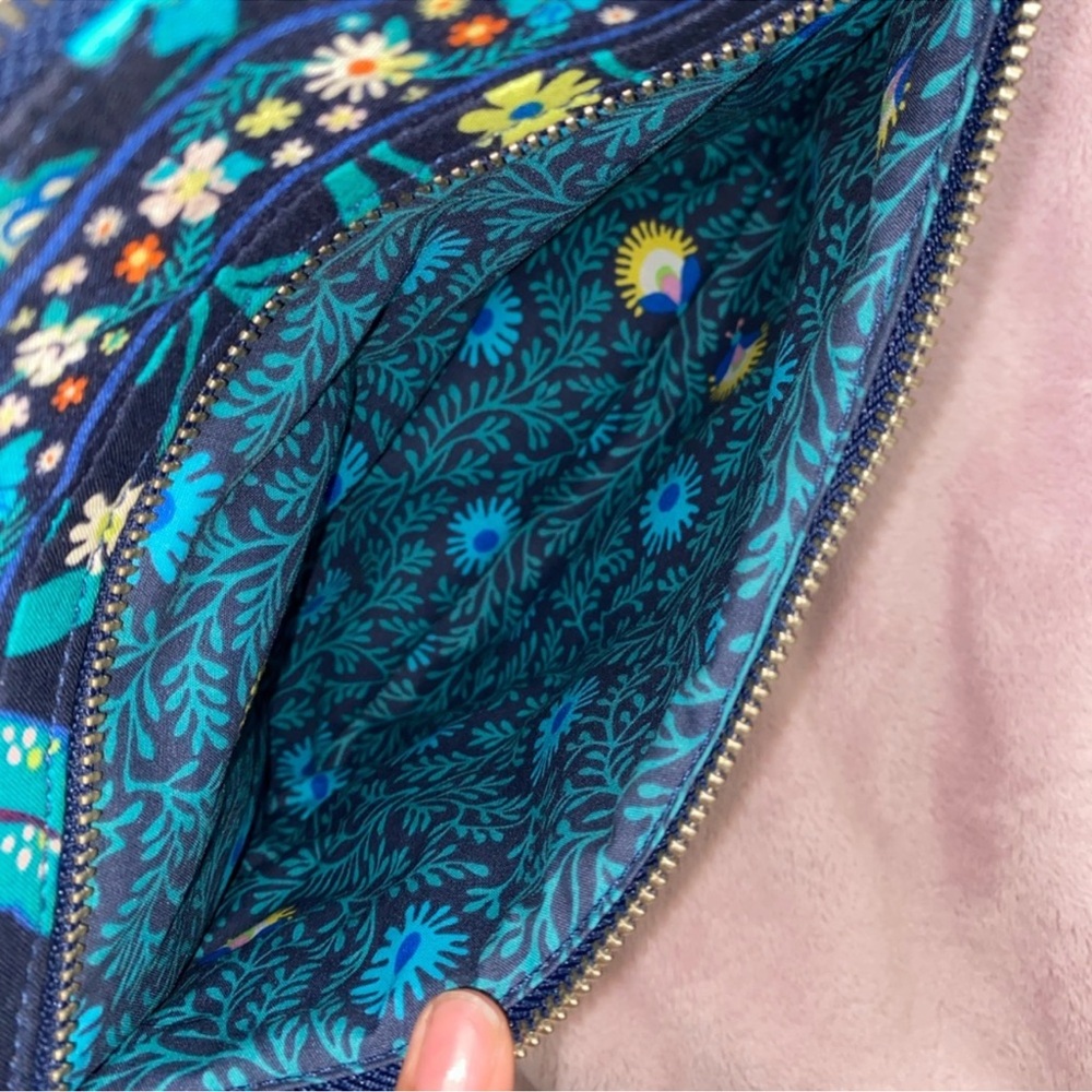 Vera Bradley Crossbody Bag 👜 - Picture 3 of 8